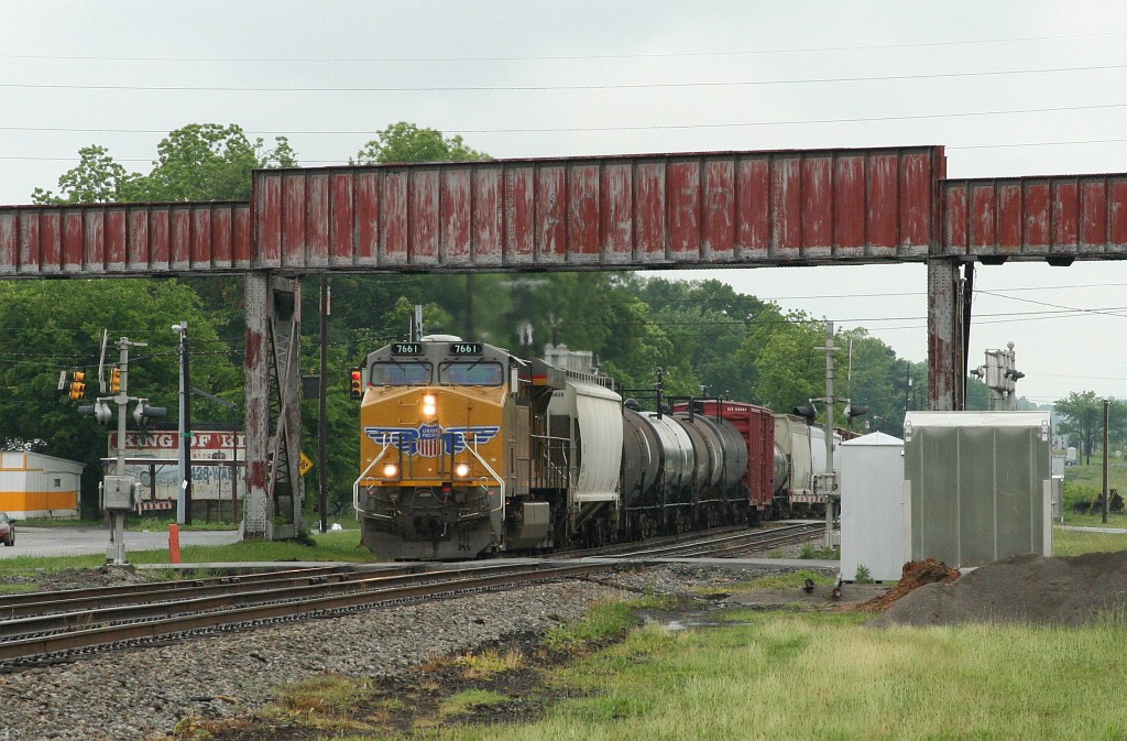 NS NB freight going under the old ACL (AB&A?) bridge